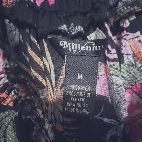 Millenium Black & Floral 3/4 Sleeve-Flowy-Off Shoulder or On-Mini-Size Medium - Picture 5 of 8